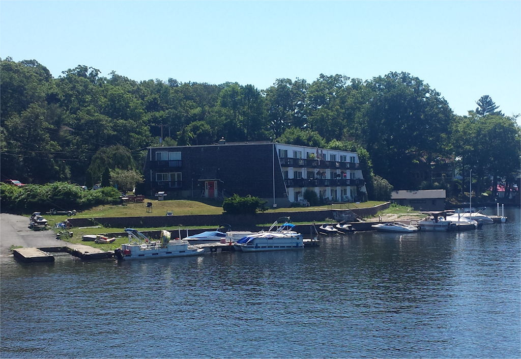 Mr. Cs Lakefront Lodging | 469 N River Styx Rd, Hopatcong, NJ 07843 | Phone: (973) 713-7546