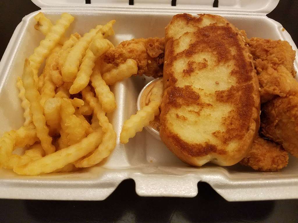 Raising Canes Chicken Fingers | 2586 E League City Pkwy, League City, TX 77573, USA | Phone: (281) 535-4784