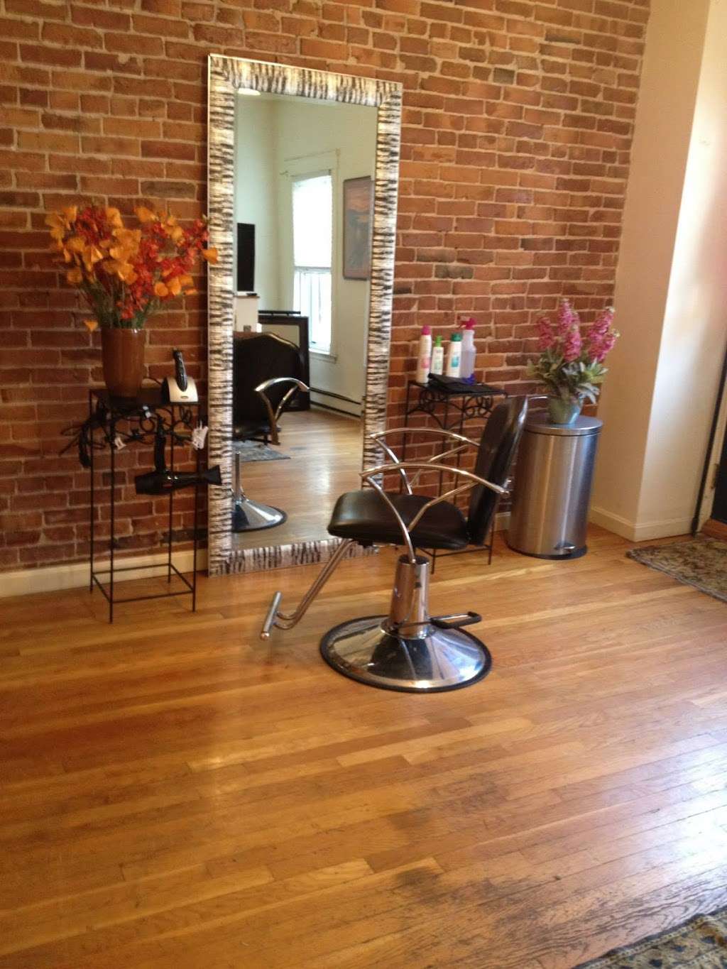 Jimi James Expert Hair Colorist at the private hair salon | 25 Medford St, Chelsea, MA 02150, USA | Phone: (617) 708-5597