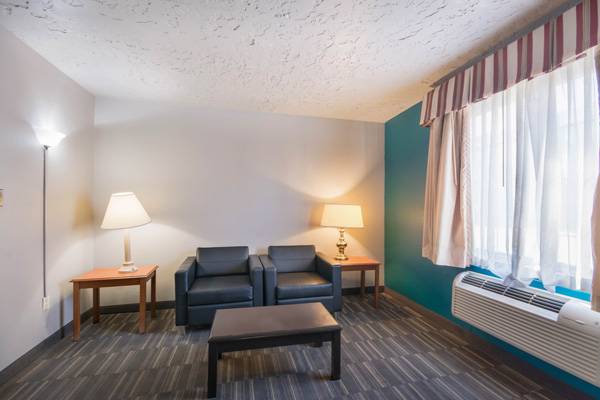 Econo Lodge Inn & Suites Oklahoma City West | 4602 Enterprise Way, Oklahoma City, OK 73128, USA | Phone: (405) 949-0855