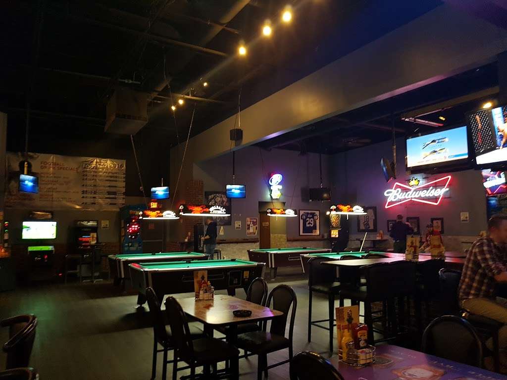 Sidelines Sports Pub | 9283 E US Hwy 36, Avon, IN 46123, USA | Phone: (317) 273-0199