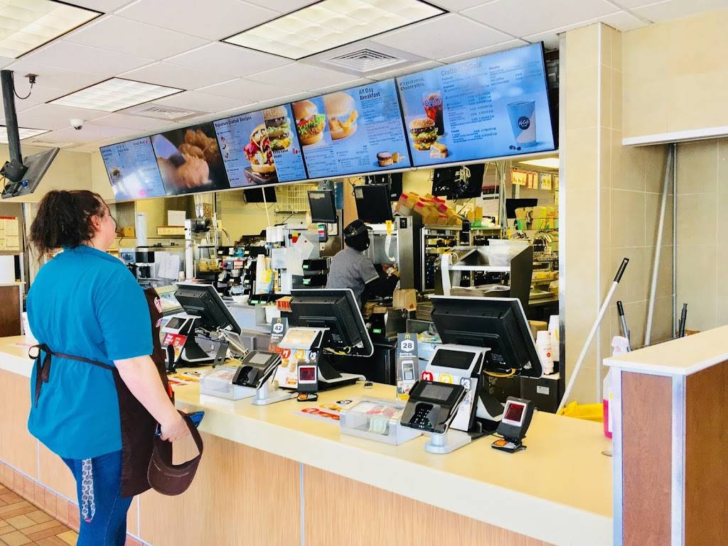 McDonalds | 1661 4th St S, St. Petersburg, FL 33705, USA | Phone: (727) 894-2331