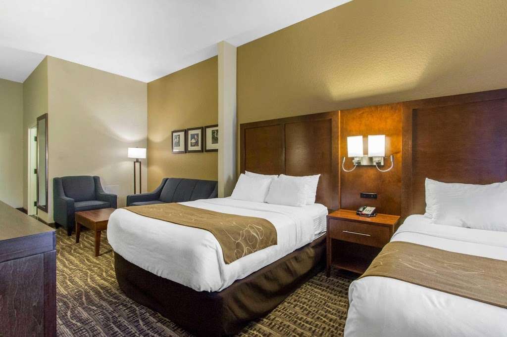 Comfort Suites The Villages | 1202 Avenida Central, Lady Lake, FL 32159, USA | Phone: (352) 259-6578