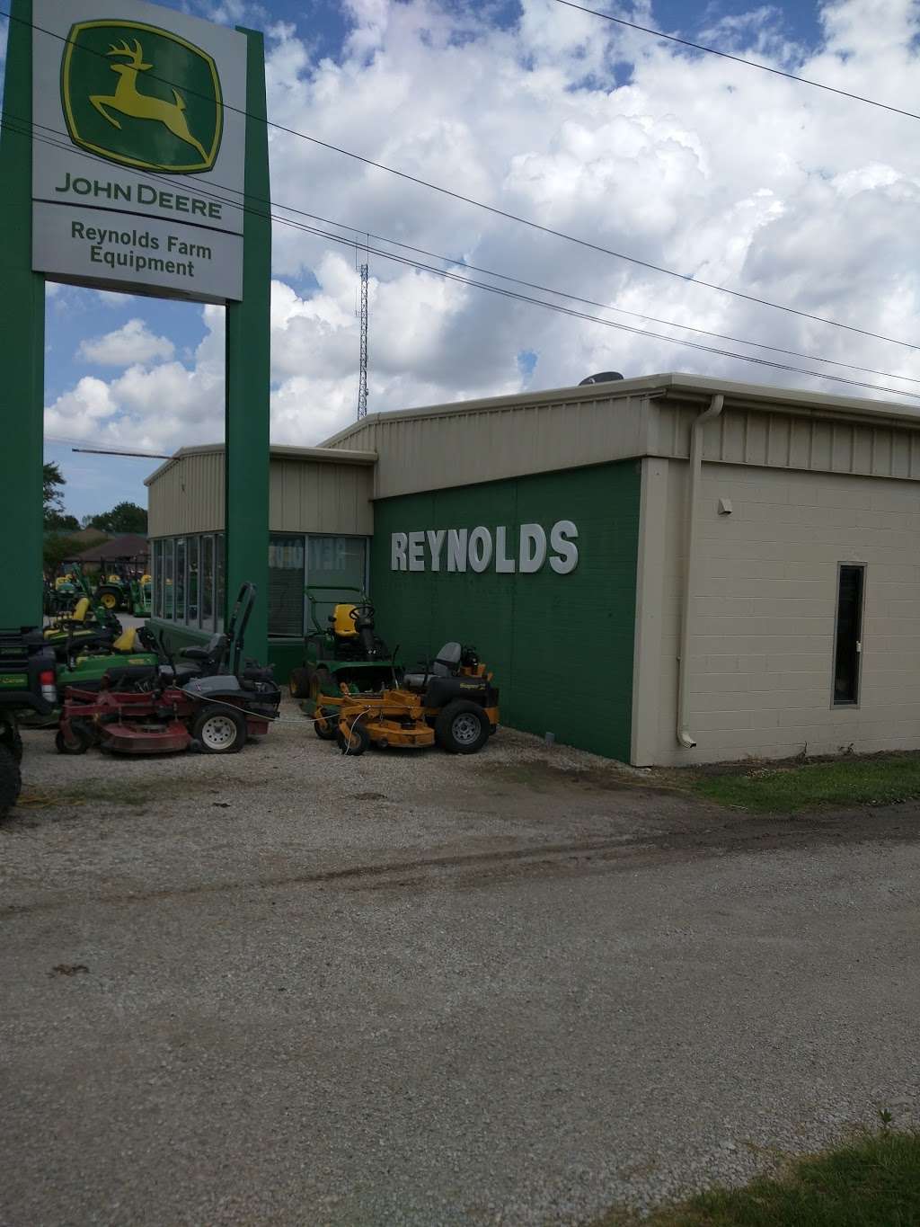 Reynolds Farm Equipment 1501 Indianapolis Ave, Lebanon, IN 46052, USA