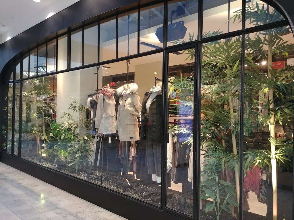 Aritzia | 800 Boylston St, Boston, MA 02199, USA | Phone: (617) 236-5818