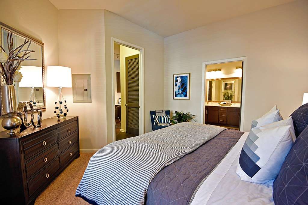 Elan Memorial Park Luxury Apartments | 920 Westcott St, Houston, TX 77007, USA | Phone: (713) 861-6900