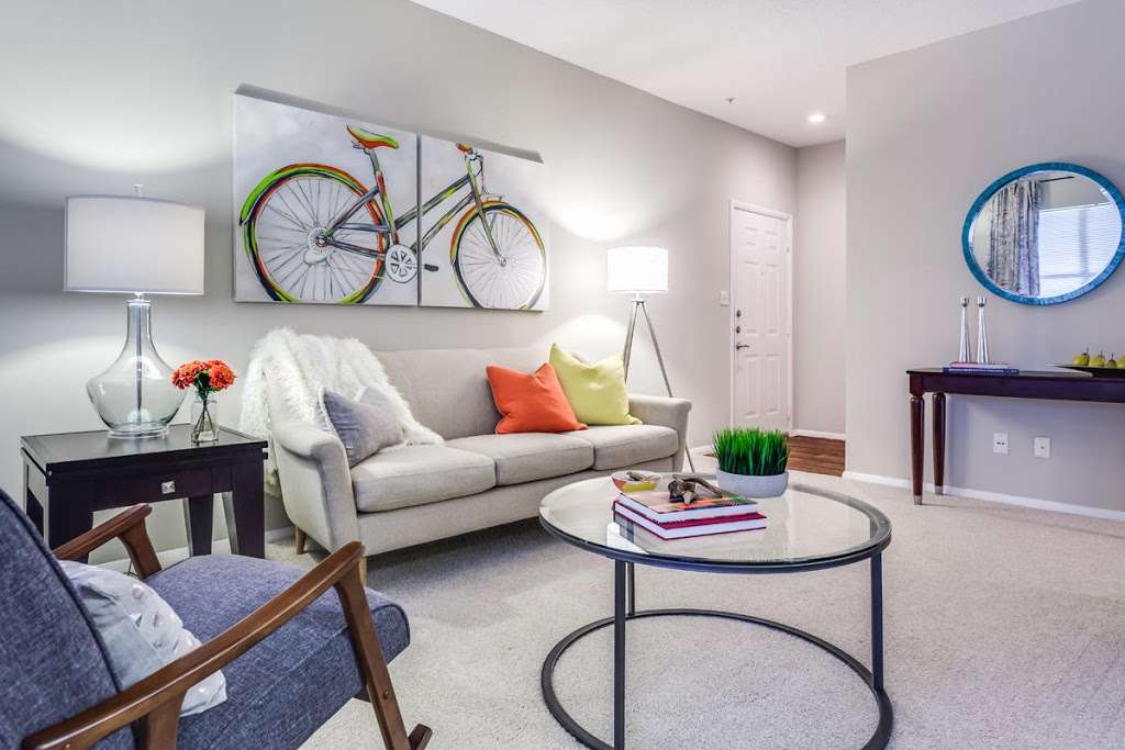 Waterford Creek Apartments | 10510 Waterford Creek Ln, Charlotte, NC 28212, USA | Phone: (704) 675-7392