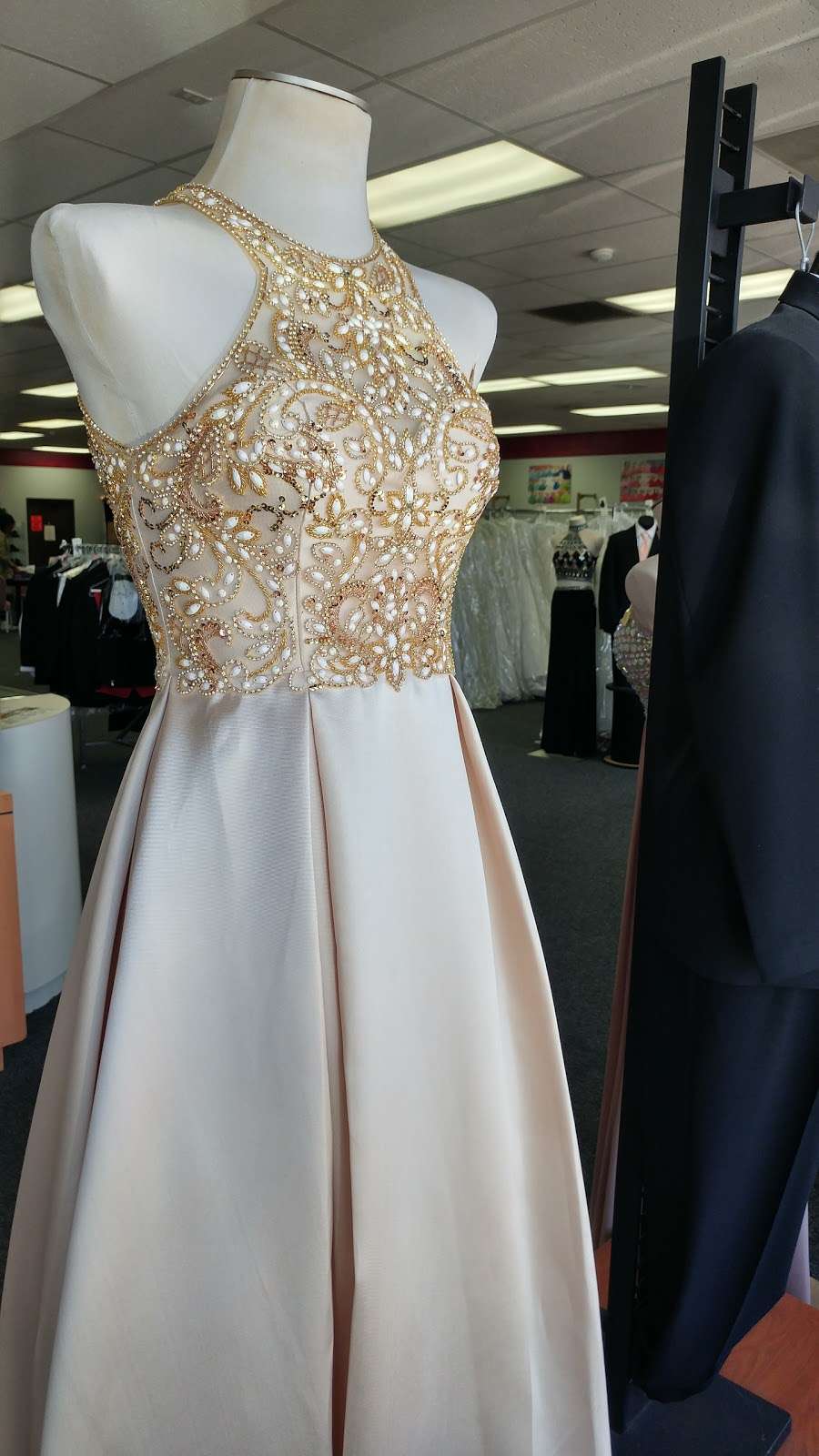 Tux Ego & Bridal Connection | 11954 Hesperia Rd, Hesperia, CA 92345, USA | Phone: (760) 948-9555