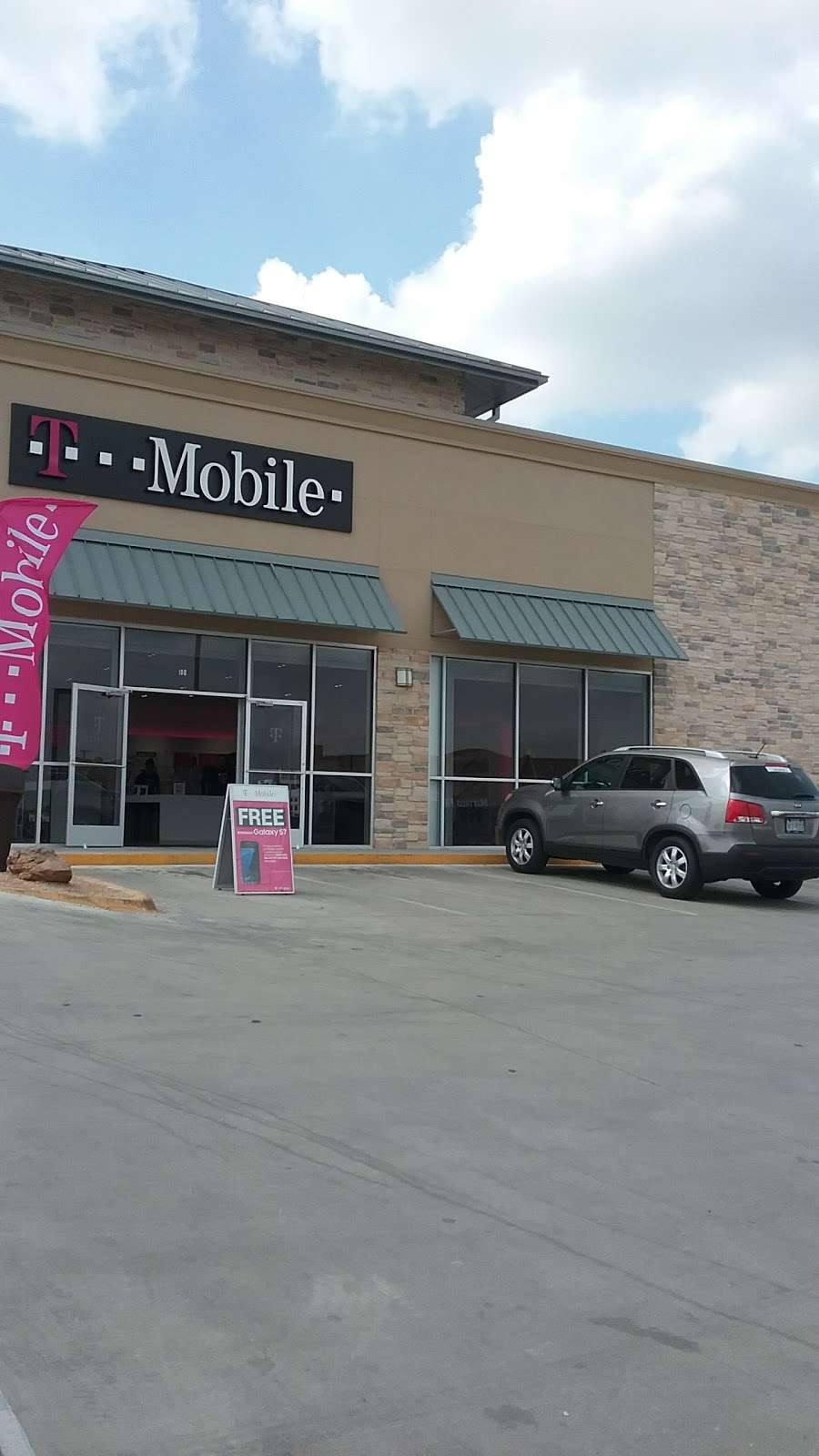 T-Mobile | 2501 W Airport Fwy Suite 100, Irving, TX 75062, USA | Phone: (972) 255-1430