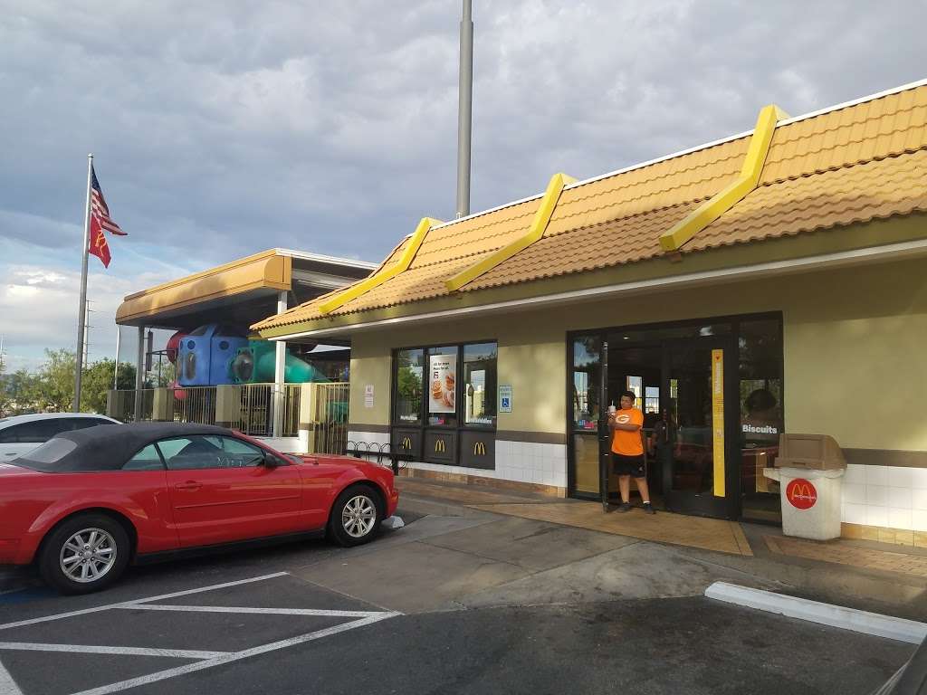 McDonalds | 1601 W Charleston Blvd, Las Vegas, NV 89102, USA | Phone: (702) 384-0019