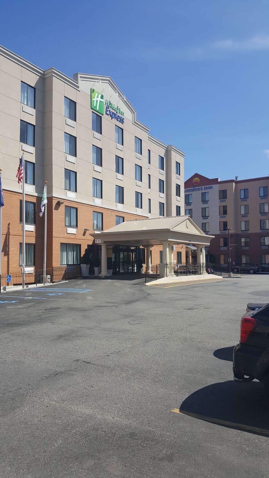 Holiday Inn Staten Island | 290 Wild Ave, Staten Island, NY 10314, USA | Phone: (718) 698-8811