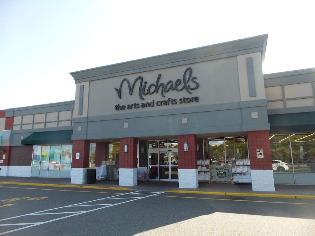 Michaels | 465 River Rd, Edgewater, NJ 07020 | Phone: (201) 313-2512