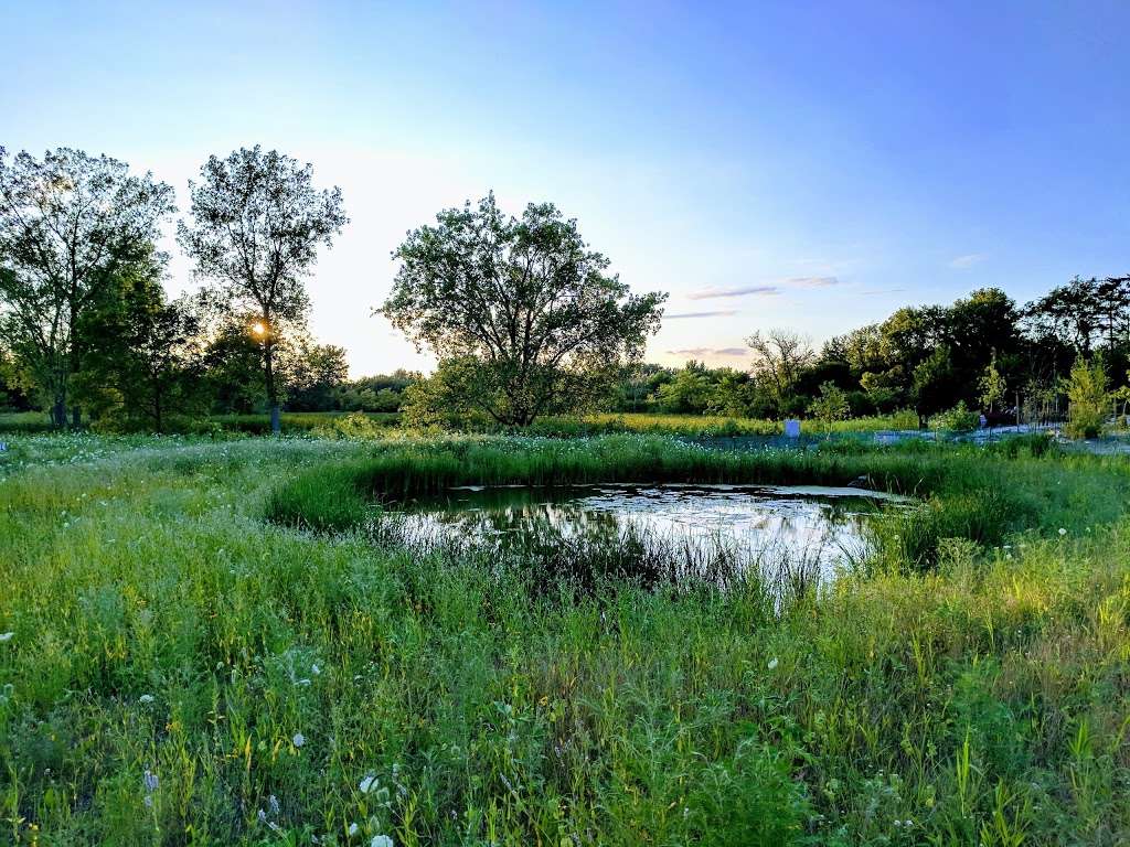 Bisons Bluff Nature Playground | 1111 E Schaumburg Rd, Schaumburg, IL 60194 | Phone: (847) 985-2100