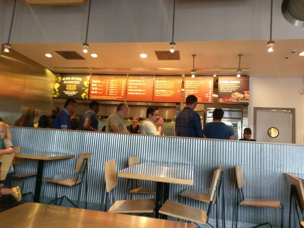 Chipotle Mexican Grill | 3455 Salida St Unit D, Aurora, CO 80011, USA | Phone: (303) 371-2334