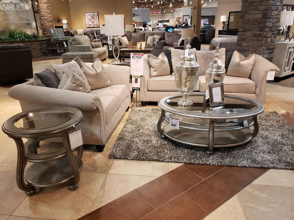 Ashley HomeStore | 12185 77th St, Kenosha, WI 53142 | Phone: (262) 857-1000