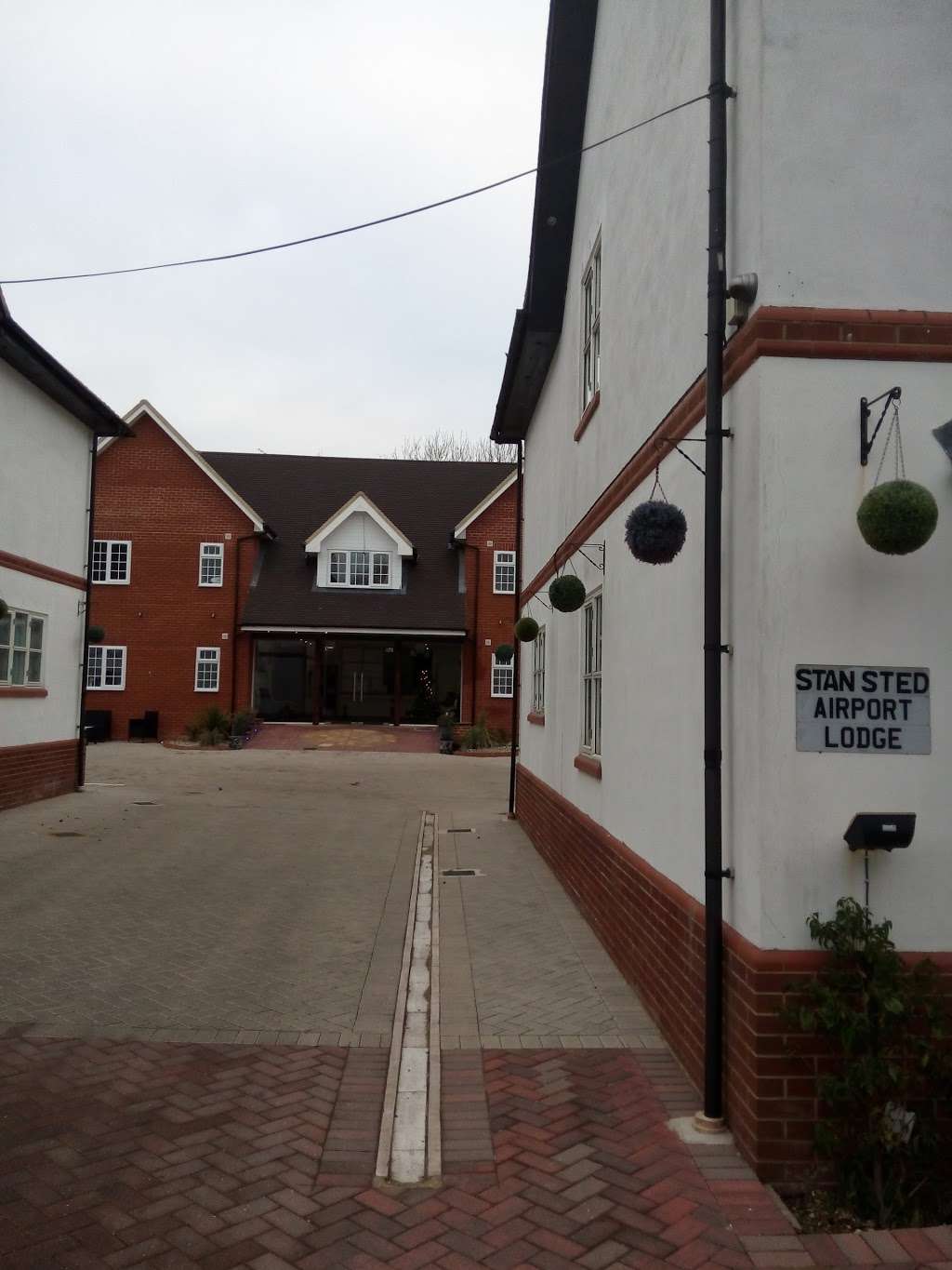 Stansted Airport Lodge | Dunmow Rd, Takeley Street, Bishops Stortford CM22 6QR, UK | Phone: 01279 817821