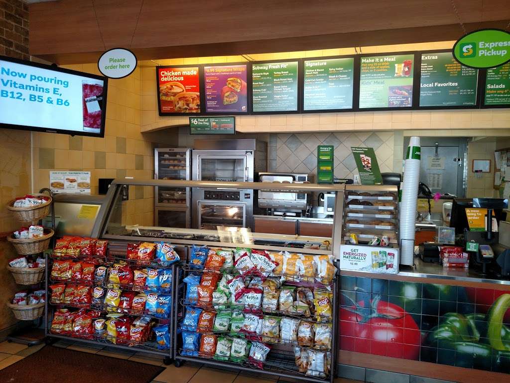 Subway Restaurants | 13632 Foothill Blvd, Sylmar, CA 91342, USA | Phone: (818) 367-5867