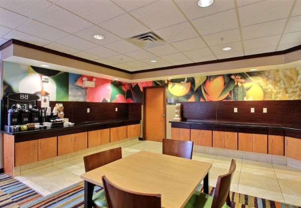 Fairfield Inn & Suites by Marriott Milwaukee Airport | 6460 South 13th Street, Oak Creek, WI 53154, USA | Phone: (414) 570-8888