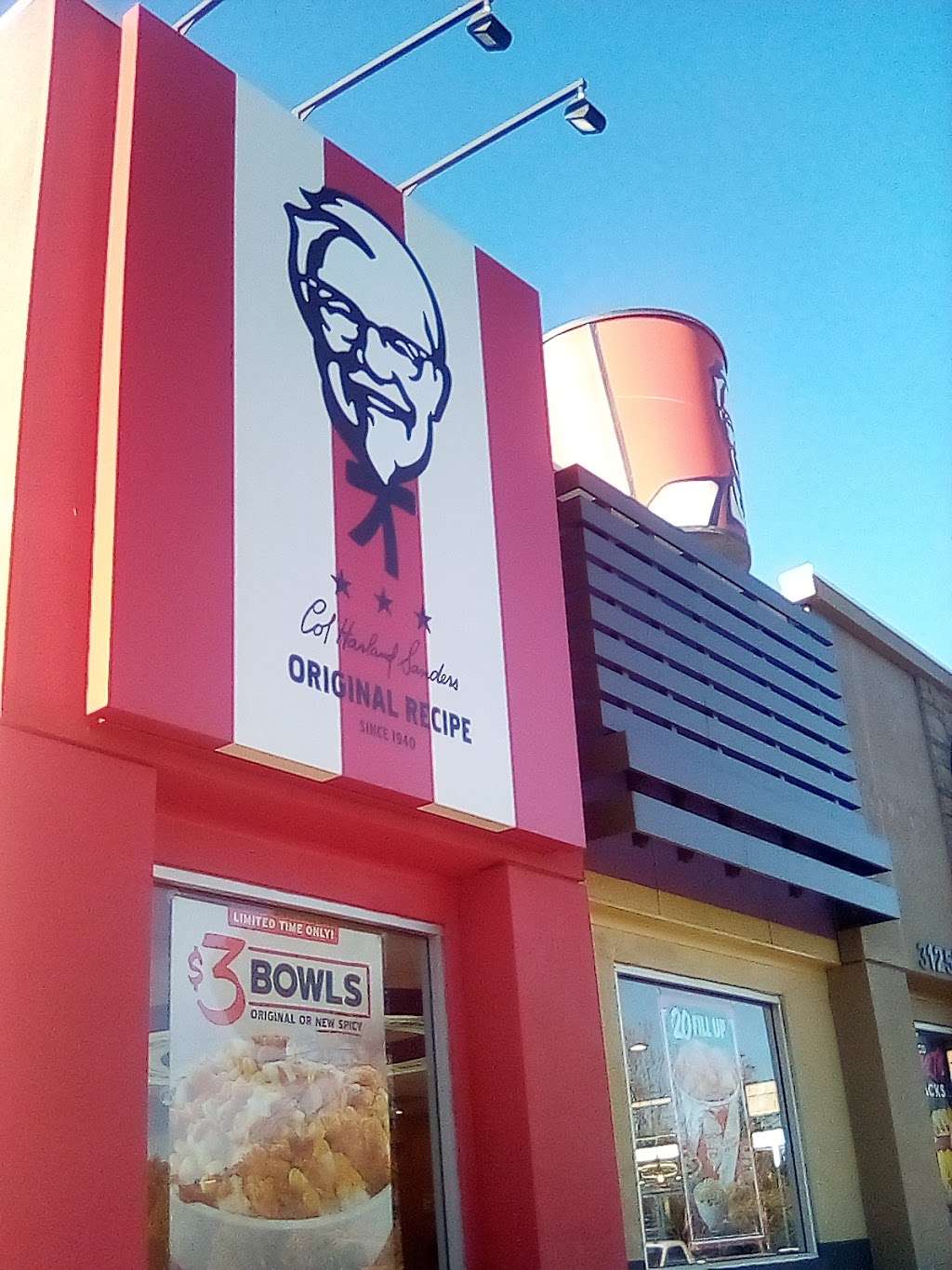 KFC | 31257 Riverside Dr, Lake Elsinore, CA 92530, USA | Phone: (951) 674-3300