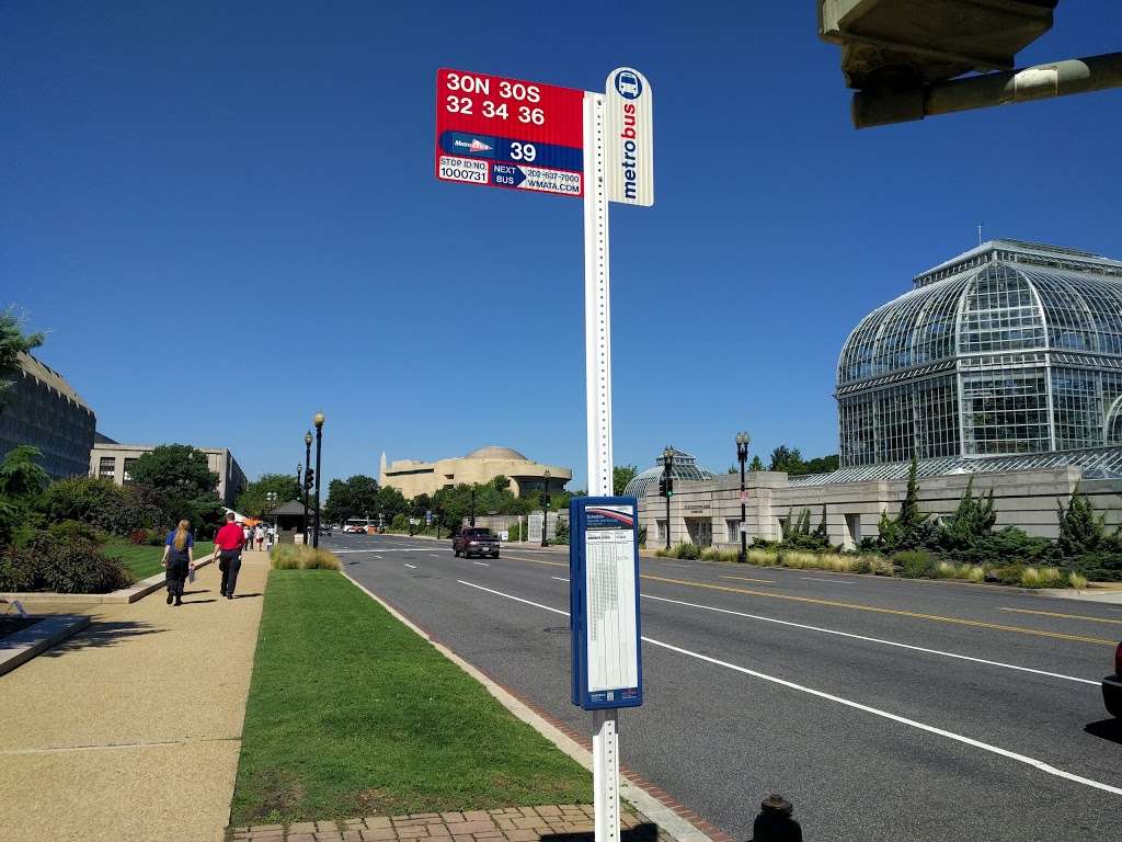 Independence Ave SW & First St SW | Washington, DC 20024, USA