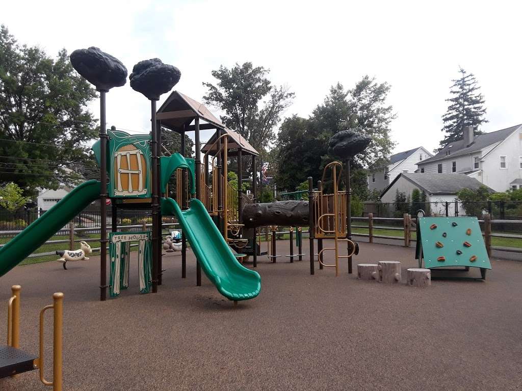 Clem Macrone Park | 810 Conestoga Rd, Bryn Mawr, PA 19010, USA | Phone: (610) 688-5600