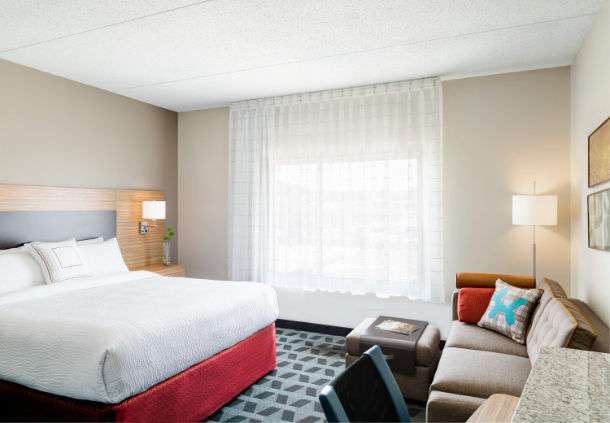 TownePlace Suites Marriott | 7980 South Market Street, Oak Creek, WI 53154, USA | Phone: (414) 764-7980