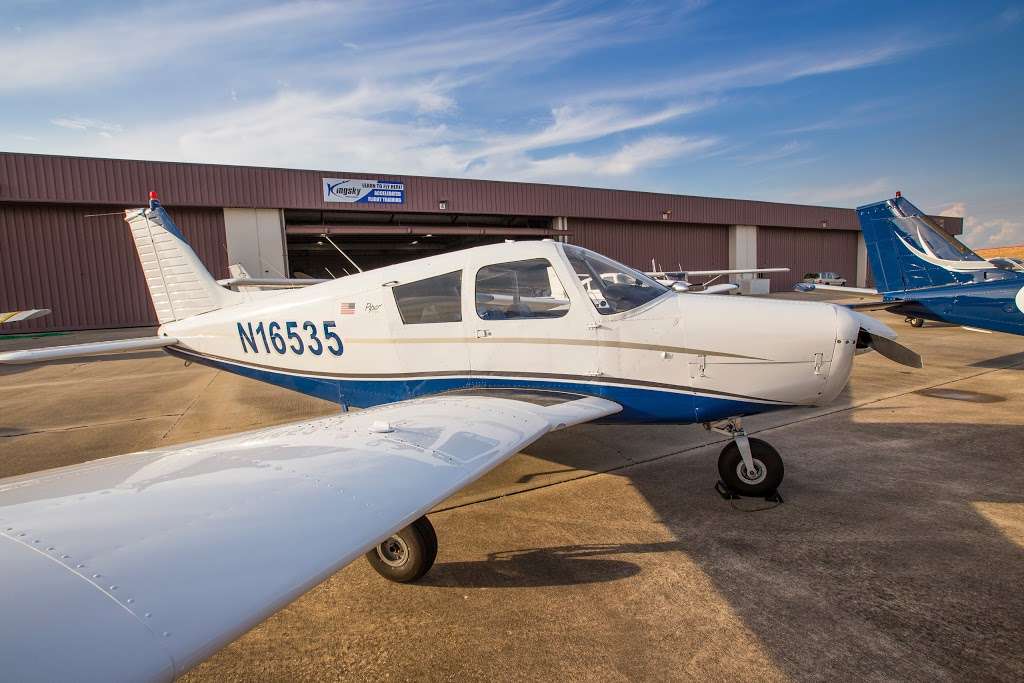 Kingsky Flight Academy | 3131 Flightline Dr #304, Lakeland, FL 33811, USA | Phone: (863) 248-2543