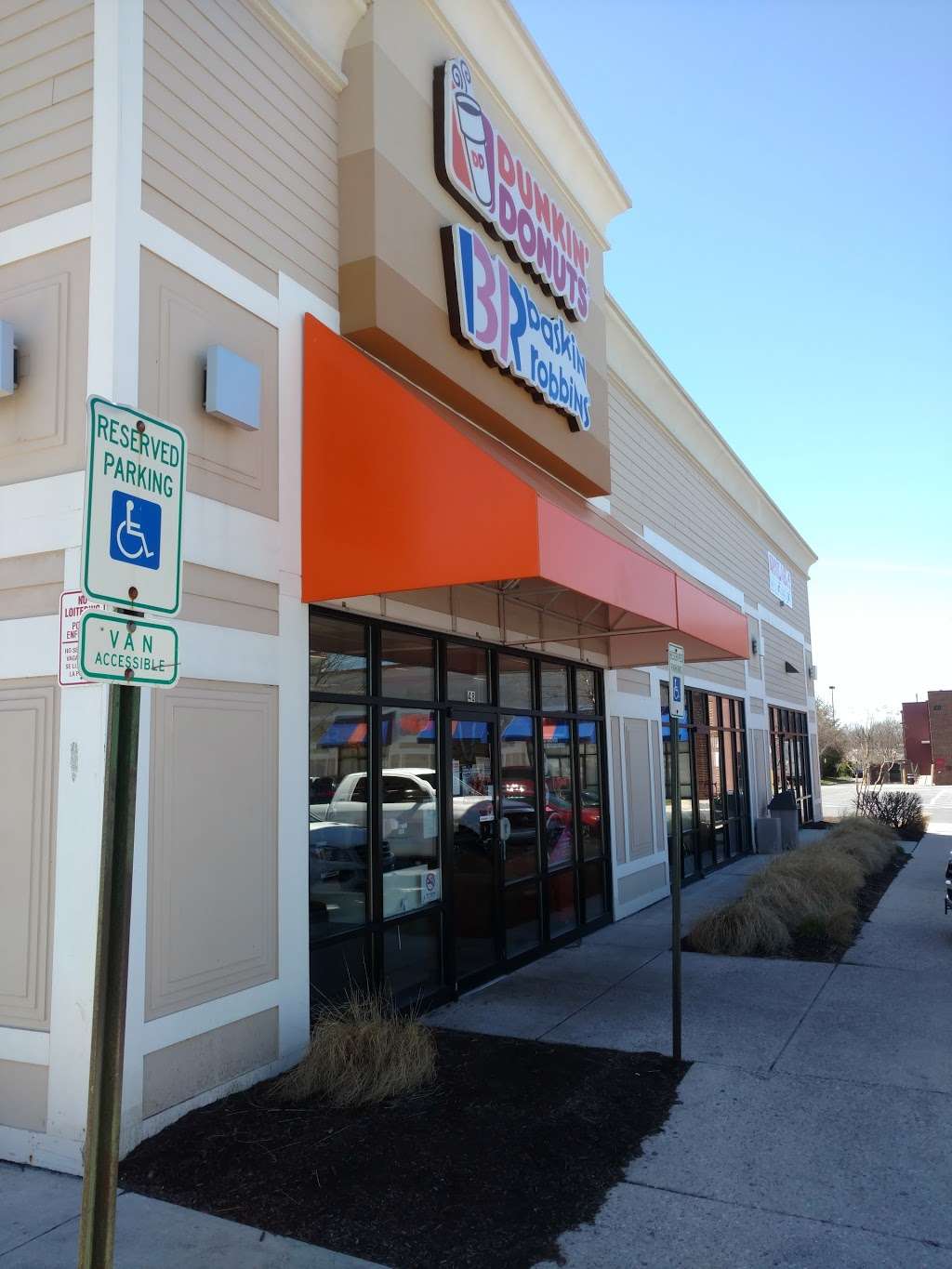 Dunkin Donuts | 48 Main St, Reisterstown, MD 21136, USA | Phone: (410) 833-0411