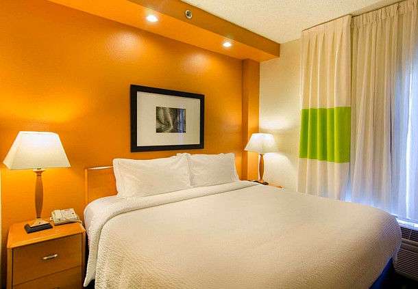 Fairfield Inn & Suites by Marriott Newark Liberty International  | 618 US Highway 1 & 9 South, Newark, NJ 07114, USA | Phone: (973) 242-2600