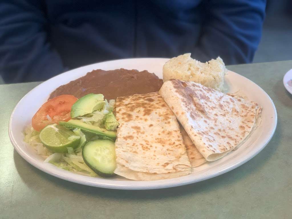 Restaurant y Pupuseria La Salvadoreña | 5410 W 34th St, Indianapolis, IN 46224 | Phone: (317) 388-1707