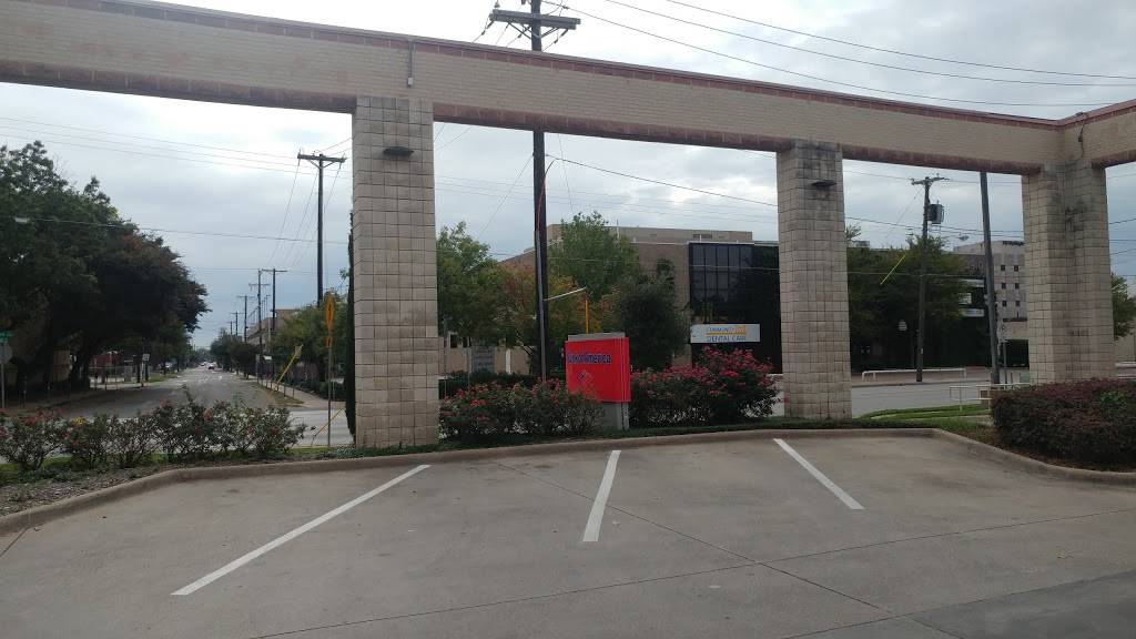 Bank of America (with Drive-thru ATM) | 3921 Gaston Ave, Dallas, TX 75246, USA | Phone: (214) 818-5430