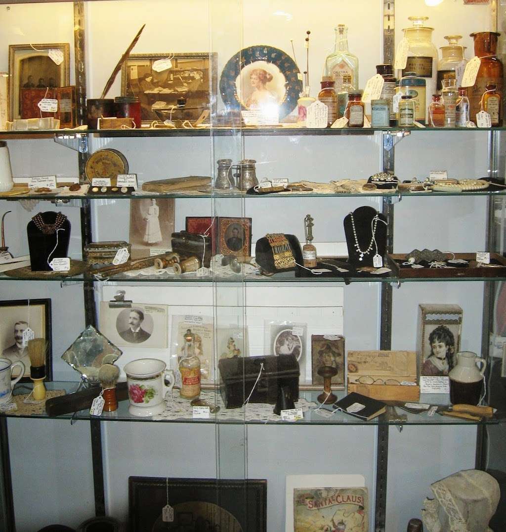 Vintage Touch in Antique Crossroads | 20150 National Pike, Hagerstown, MD 21740, USA | Phone: (304) 263-7179