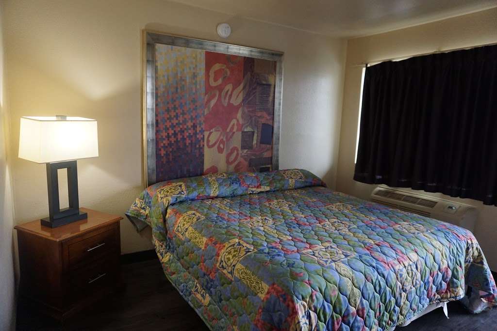 Stay Express Inn San Antonio North | 9503 I-35 Frontage Rd, San Antonio, TX 78233, USA | Phone: (210) 637-0622