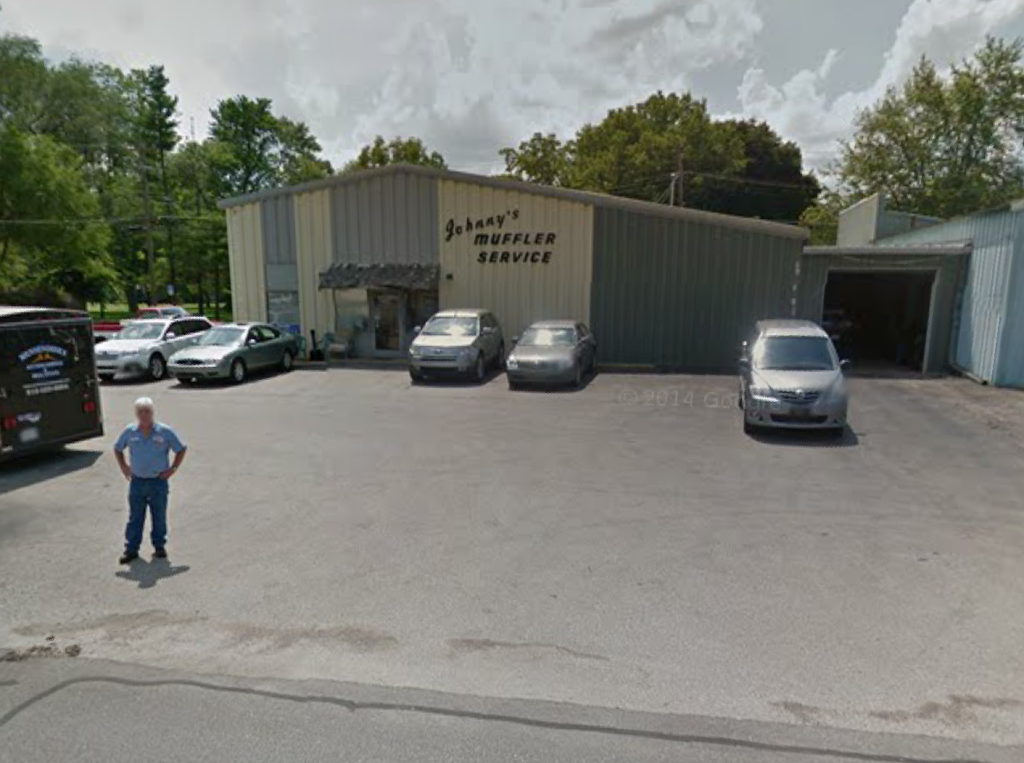 Johnnys Columbus Muffler Services | 252 S Mapleton St, Columbus, IN 47201, USA | Phone: (812) 372-6626