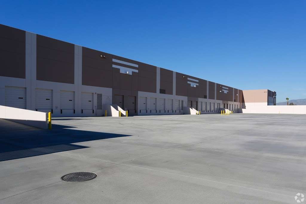 Universal Shipping Inc. a RAK Logistics Company Warehouse in the | 10395 Nobel Ct, Jurupa Valley, CA 91752, USA | Phone: (909) 628-2226
