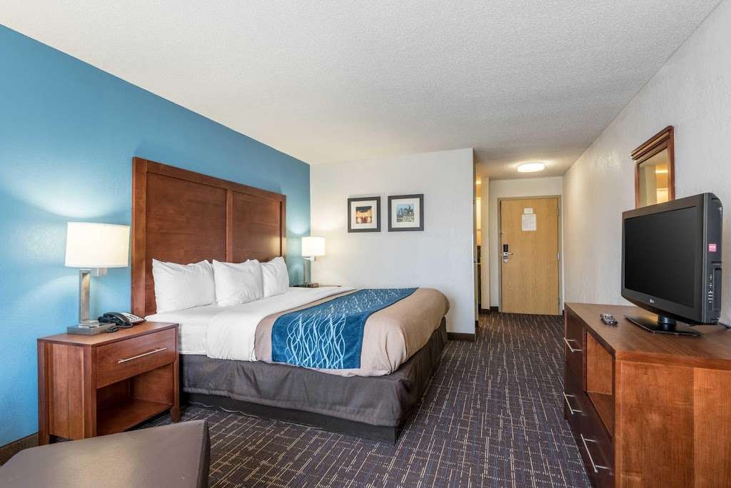 Comfort Inn & Suites Lees Summit -Kansas City | 3701 NE Ralph Powell Rd, Lees Summit, MO 64064 | Phone: (816) 554-6688