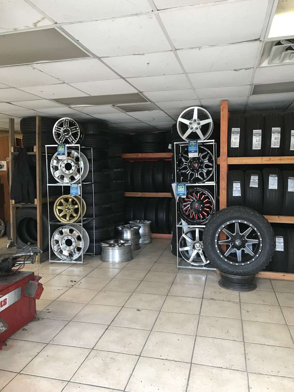 Antoine Tire Shop #3 | 211 Crosstimbers St, Houston, TX 77018, USA | Phone: (713) 505-1253