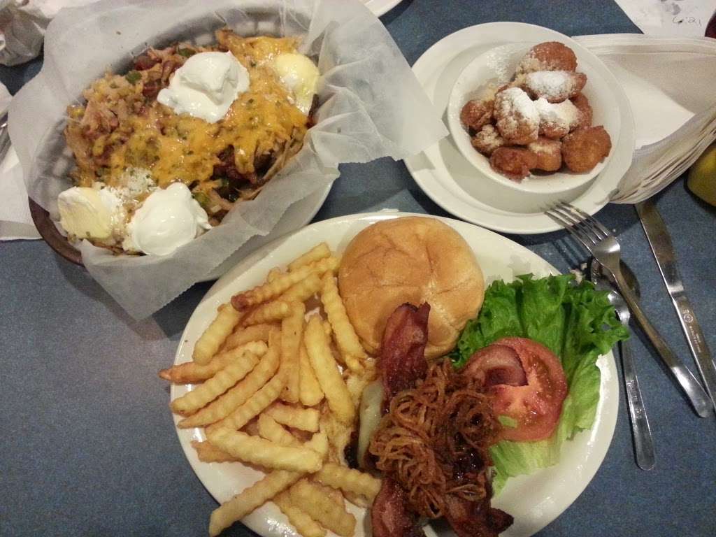 Blue White Grill | 101 N Queen St, Martinsburg, WV 25401, USA | Phone: (304) 263-3607