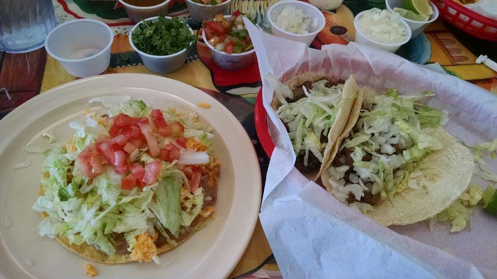 Tacos y Salsas | 2284 S Chambers Rd, Aurora, CO 80014, USA | Phone: (303) 283-1616