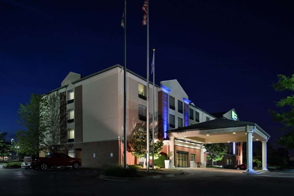 Holiday Inn Express & Suites Milwaukee-New Berlin | 15451 W Beloit Rd, New Berlin, WI 53151, USA | Phone: (262) 787-0700