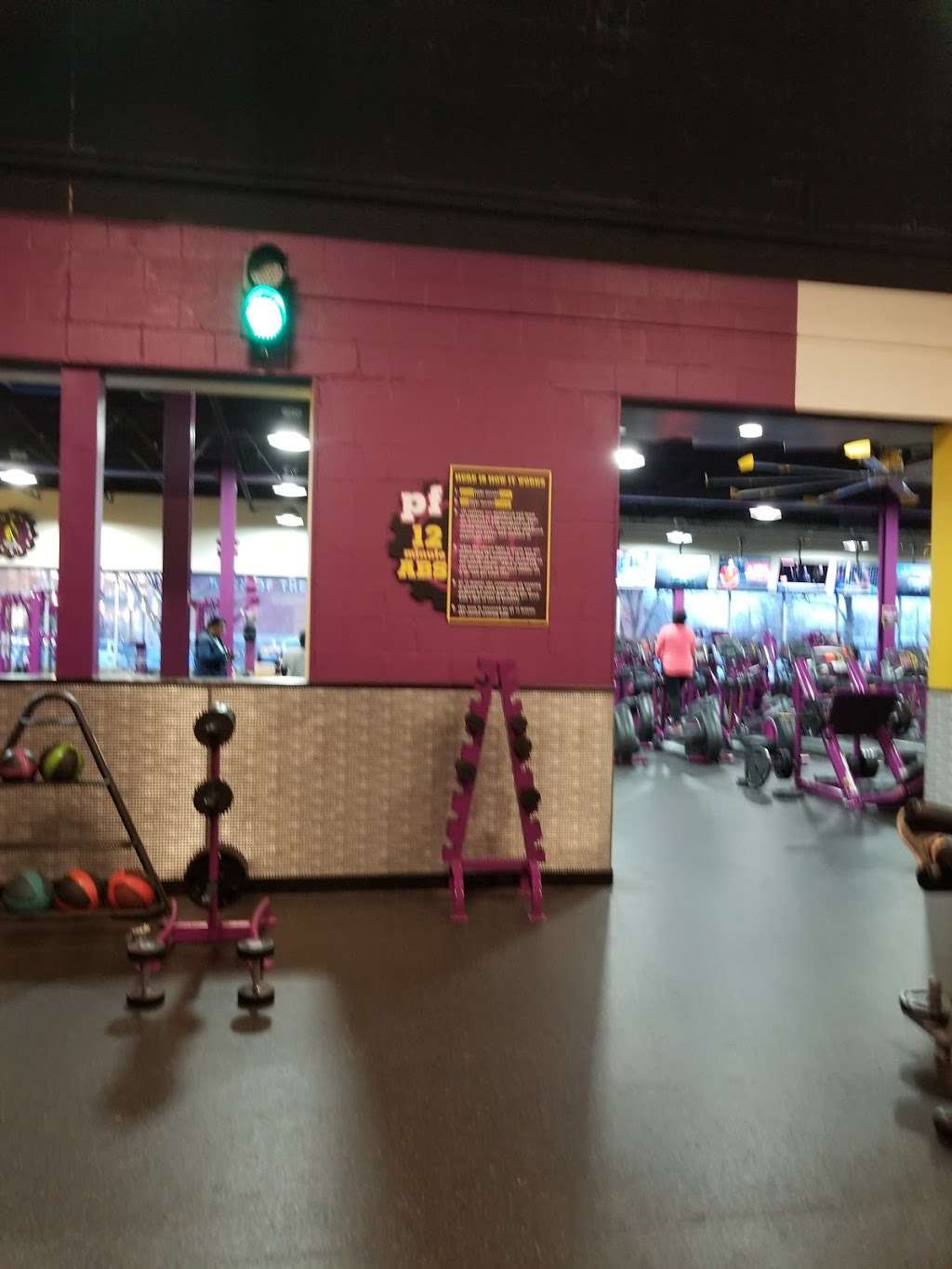 Planet Fitness | 4646 S Damen Ave, Chicago, IL 60609, USA | Phone: (773) 376-1010