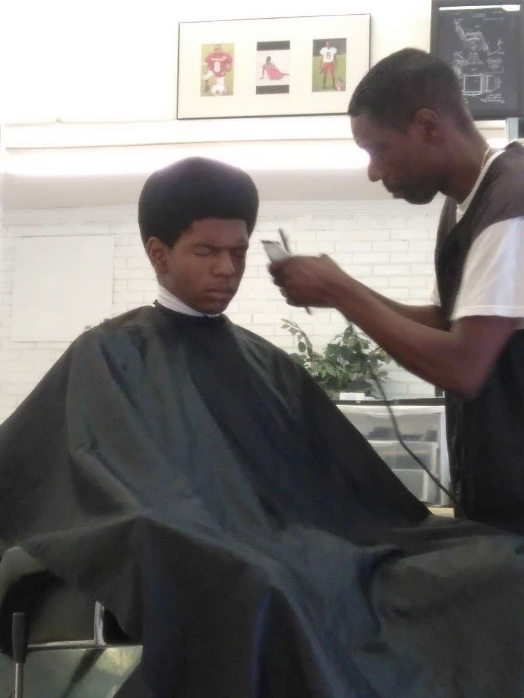 Lous Barbershop | 610 S Main St, Mt Holly, NC 28120, USA | Phone: (704) 913-8975