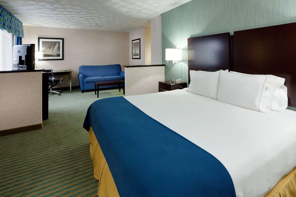 Holiday Inn Express & Suites Smithfield - Providence | 1010 Douglas Pike, Smithfield, RI 02917, USA | Phone: (401) 231-6300