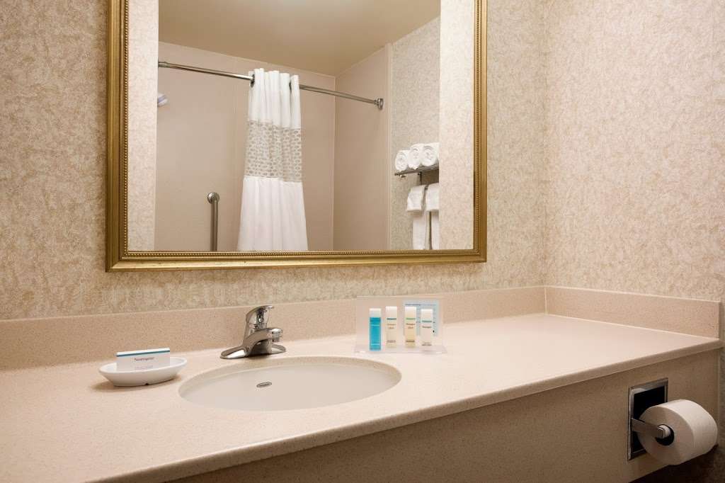 Hampton Inn Quakertown | 1915 PA-663, Quakertown, PA 18951 | Phone: (215) 536-7779