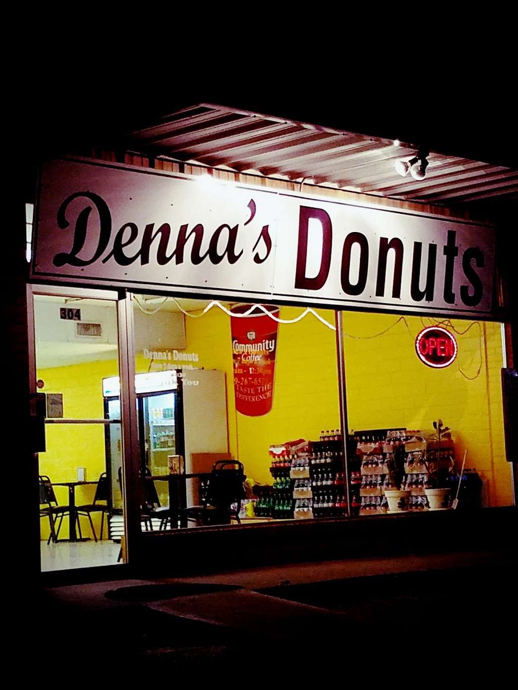 Denna Donuts | 304 Willcox St, Anahuac, TX 77514, USA | Phone: (409) 267-6521