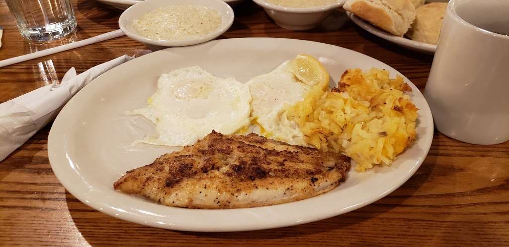 Cracker Barrel Old Country Store | 1511 Riverboat Center Dr, Joliet, IL 60431, USA | Phone: (815) 744-0985