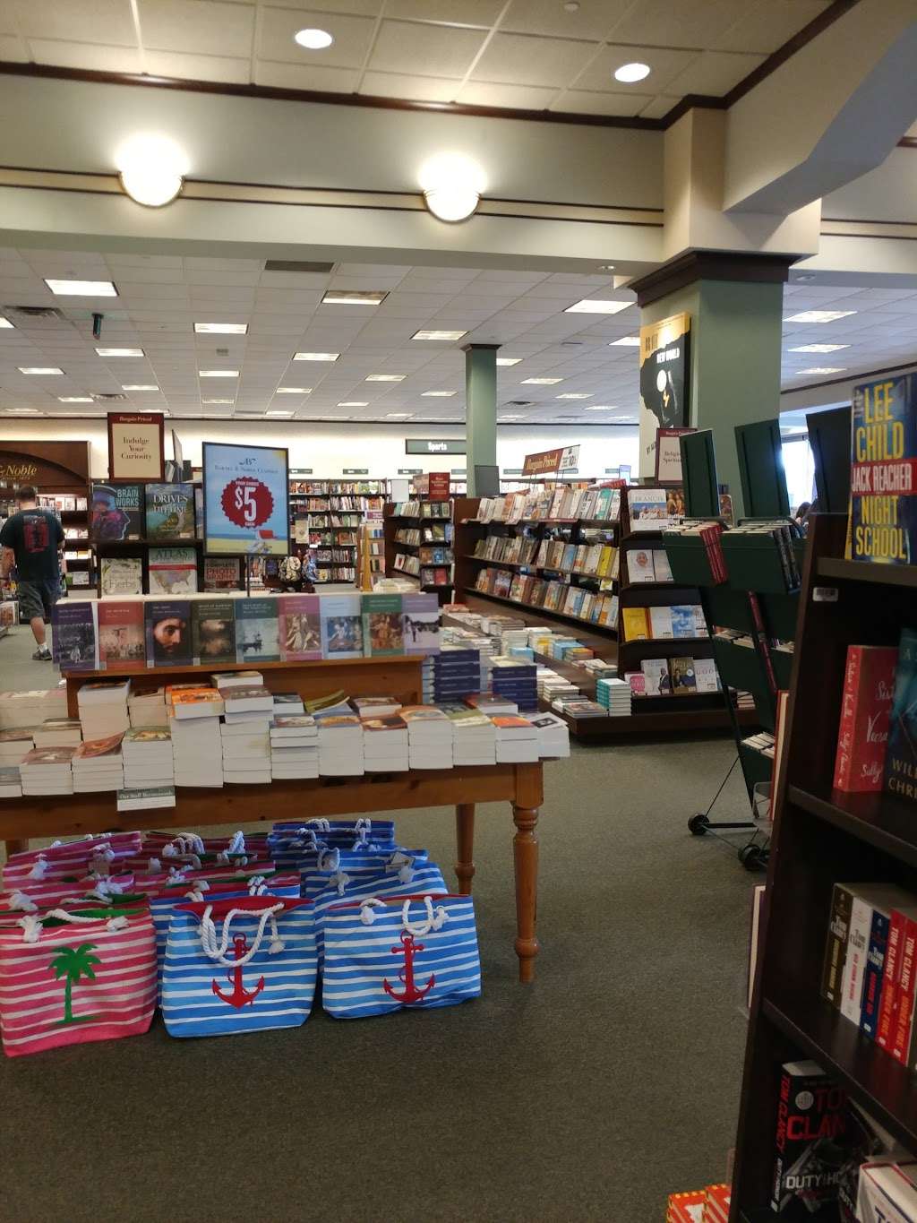 Barnes & Noble | Stallbrook Marketplace, 270 Hartford Ave, Bellingham, MA 02019, USA | Phone: (508) 966-7600