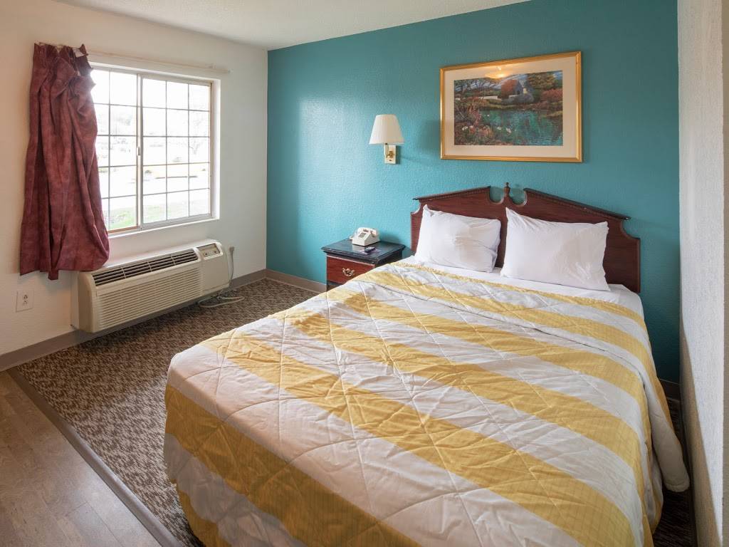 InTown Suites Extended Stay Greensboro NC - Lanada | 1200 Lanada Rd, Greensboro, NC 27407, USA | Phone: (336) 544-4700