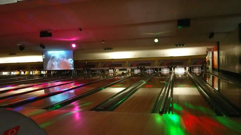 Levittown Lanes | 8815 New Falls Rd, Levittown, PA 19054 | Phone: (215) 943-5610