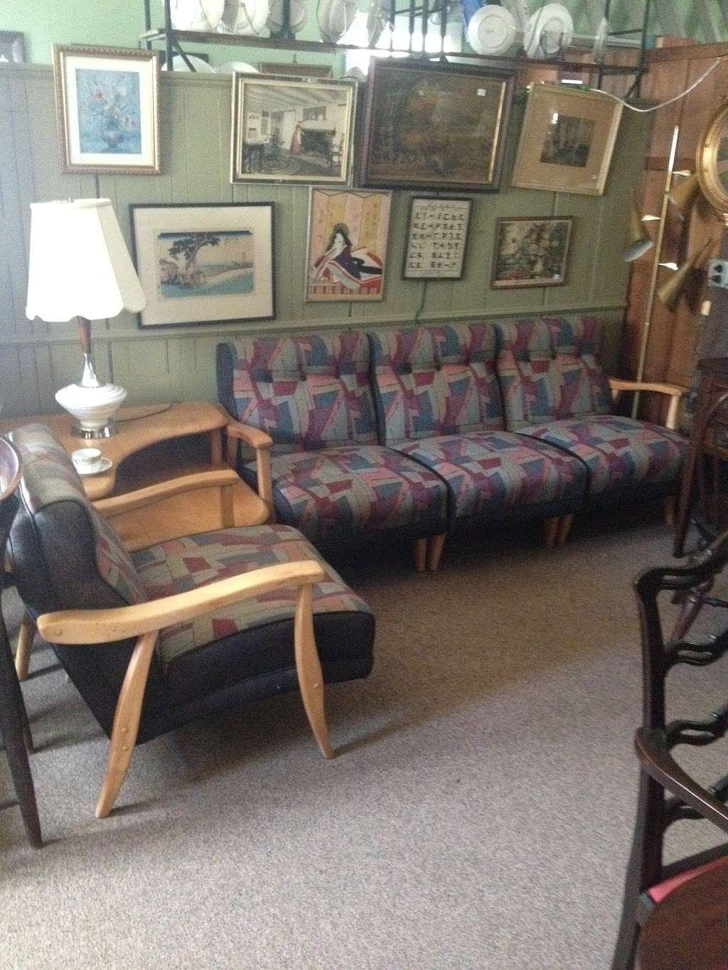 David Rose Antiques | 36 W Main St, Upton, MA 01568, USA | Phone: (508) 529-3838